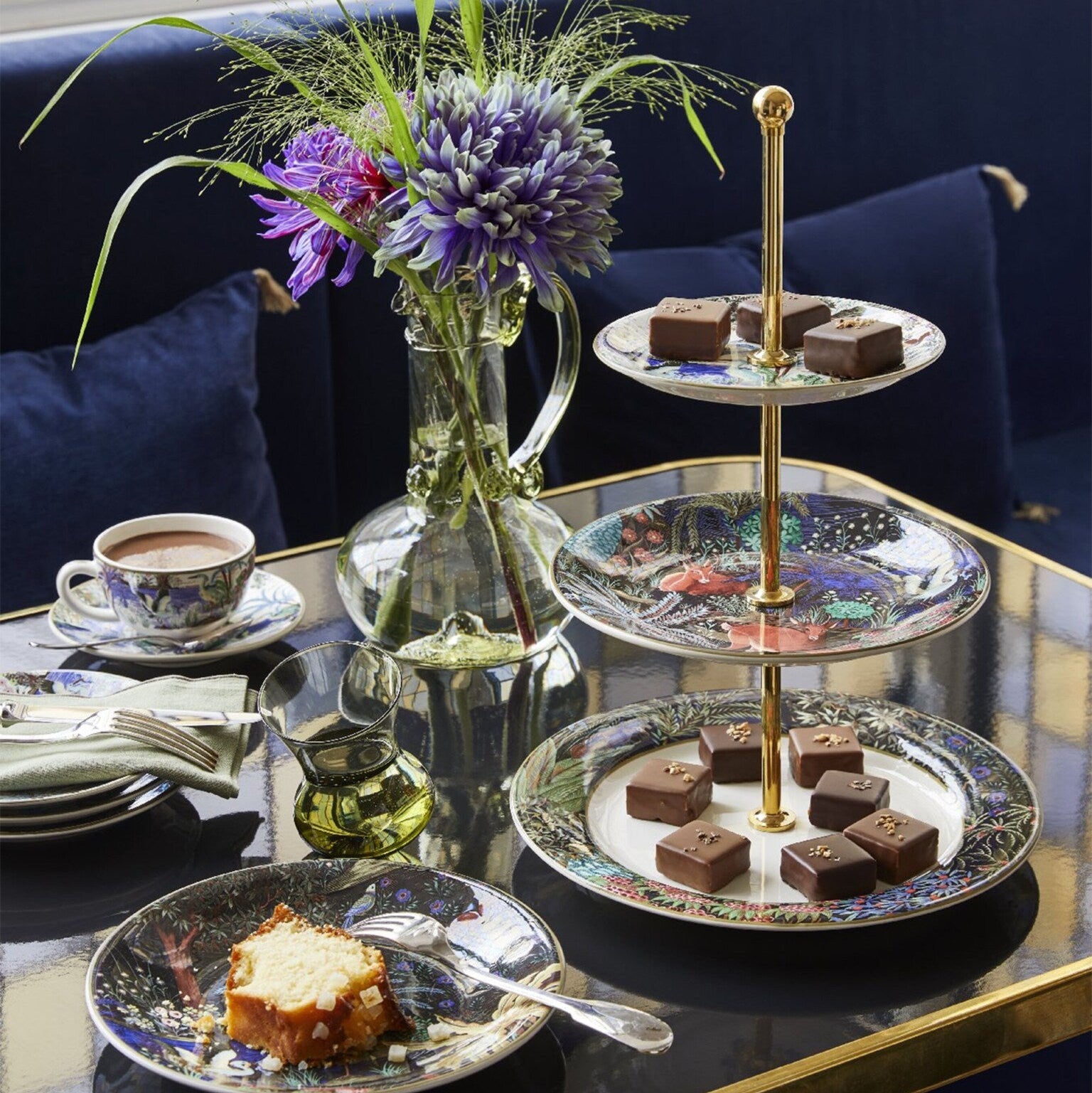 Mute Servant - The Palace Garden