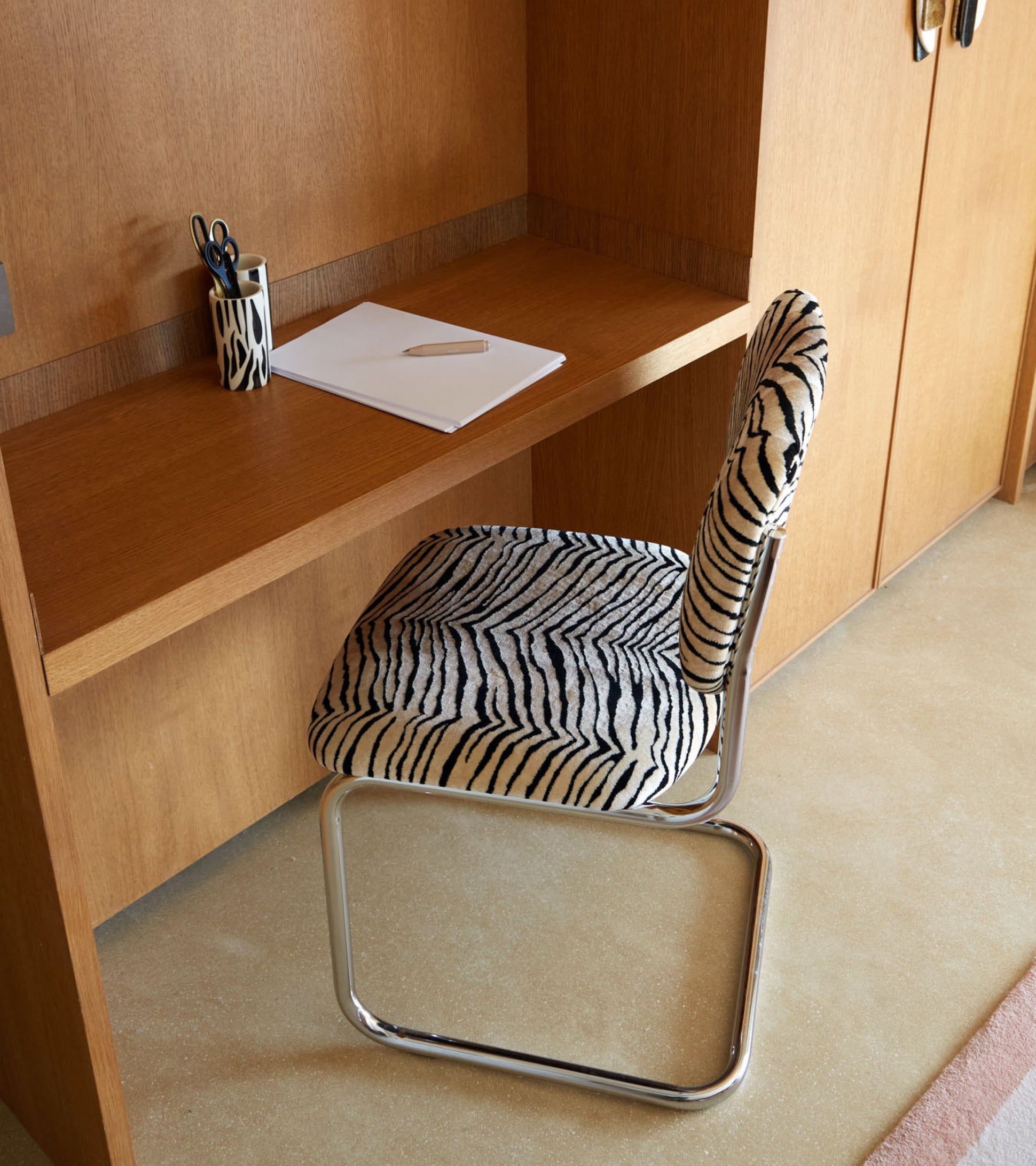 Classica Chair – Tiger Velvet & Steel Base