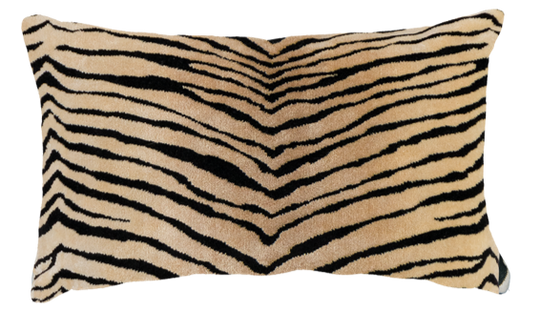 Carino – Tiger Velvet Cushion (50cm x 30 cm)